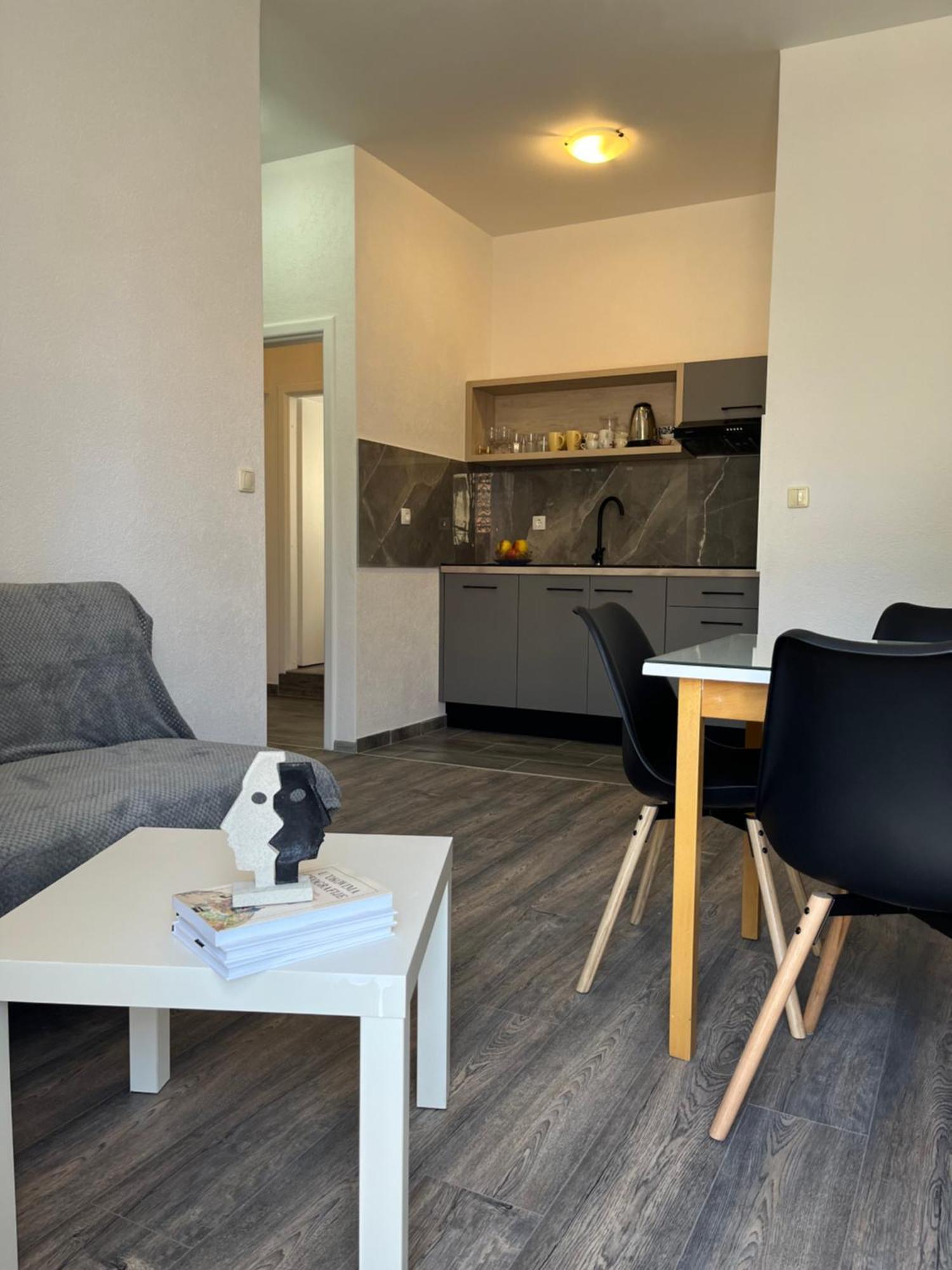 Apartment Makarska M&I, Free Private Parking Екстер'єр фото